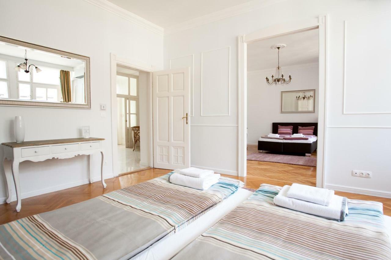 Chic & Charm Apartment Budapest Exterior foto